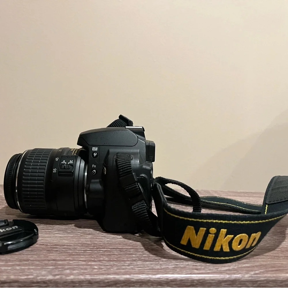 Nikon D40 6.1MP Digital SLR Camera Af-s DX Nikkor Ed 18-55mm